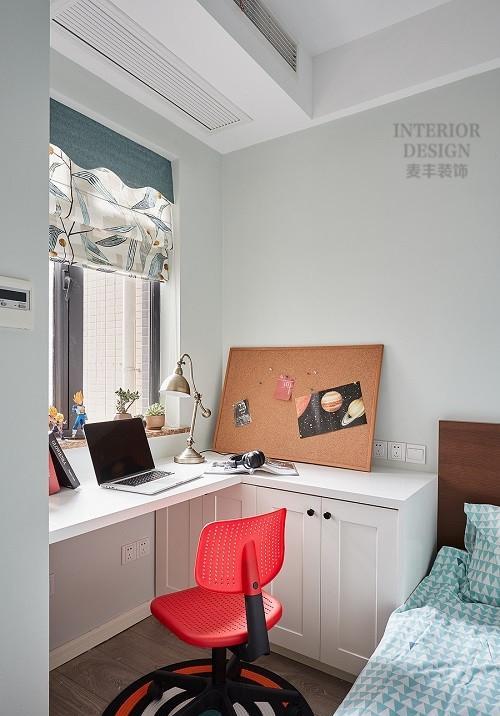 小孩子的書桌怎么設計比較好？需要注意什么問題？