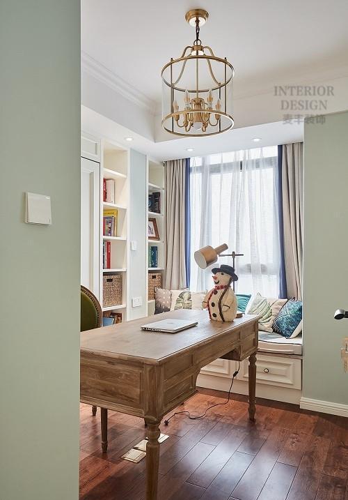 小孩子的書桌怎么設計比較好？需要注意什么問題？