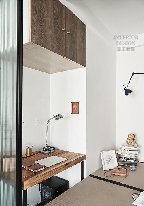 小孩子的書桌怎么設計比較好？需要注意什么問題？