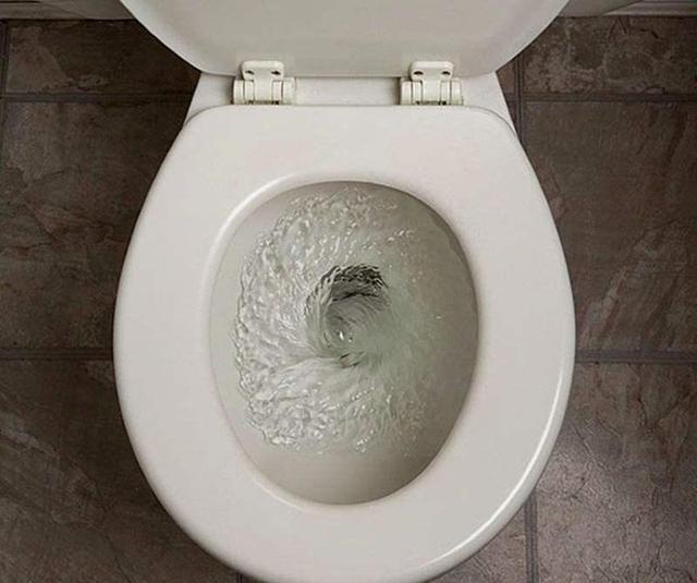 你認為廁所放紙簍有什么意義？
